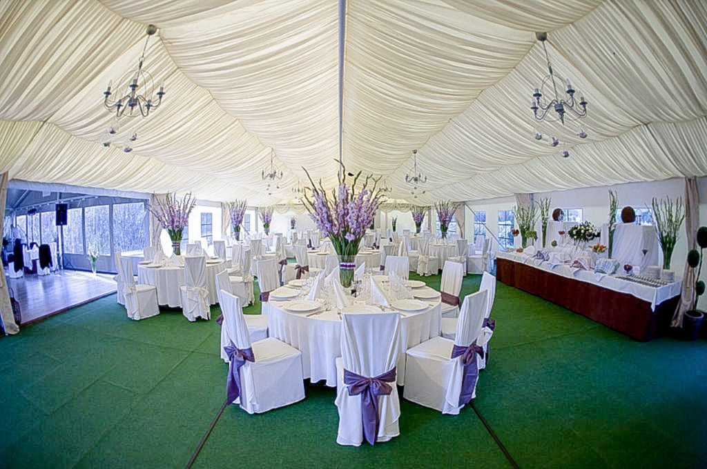 Wnętrze namiotowej hali