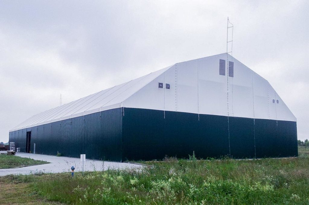 Namiot halowy z trapezowej blachy